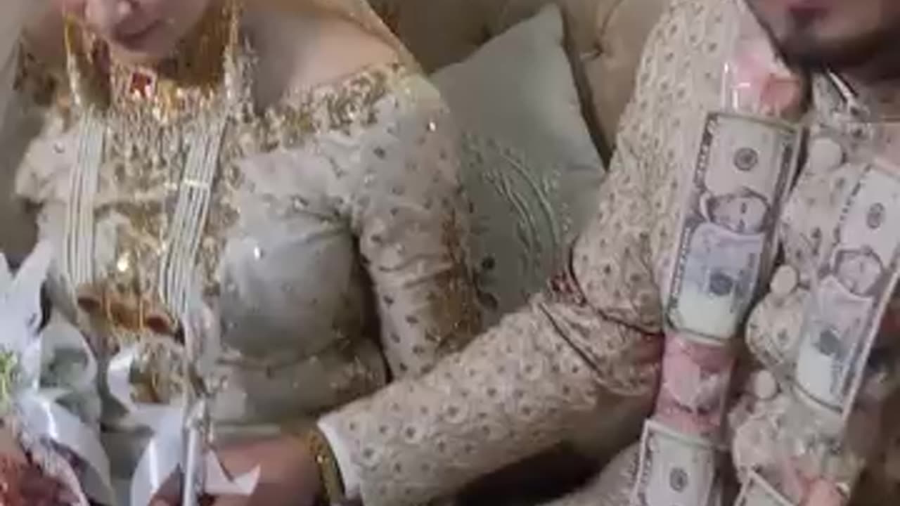 ڈاکٹر نبیحہ کی شادی اور چالیس تولہ سونا لوگوں کو کیا پیغام دۓ رہی