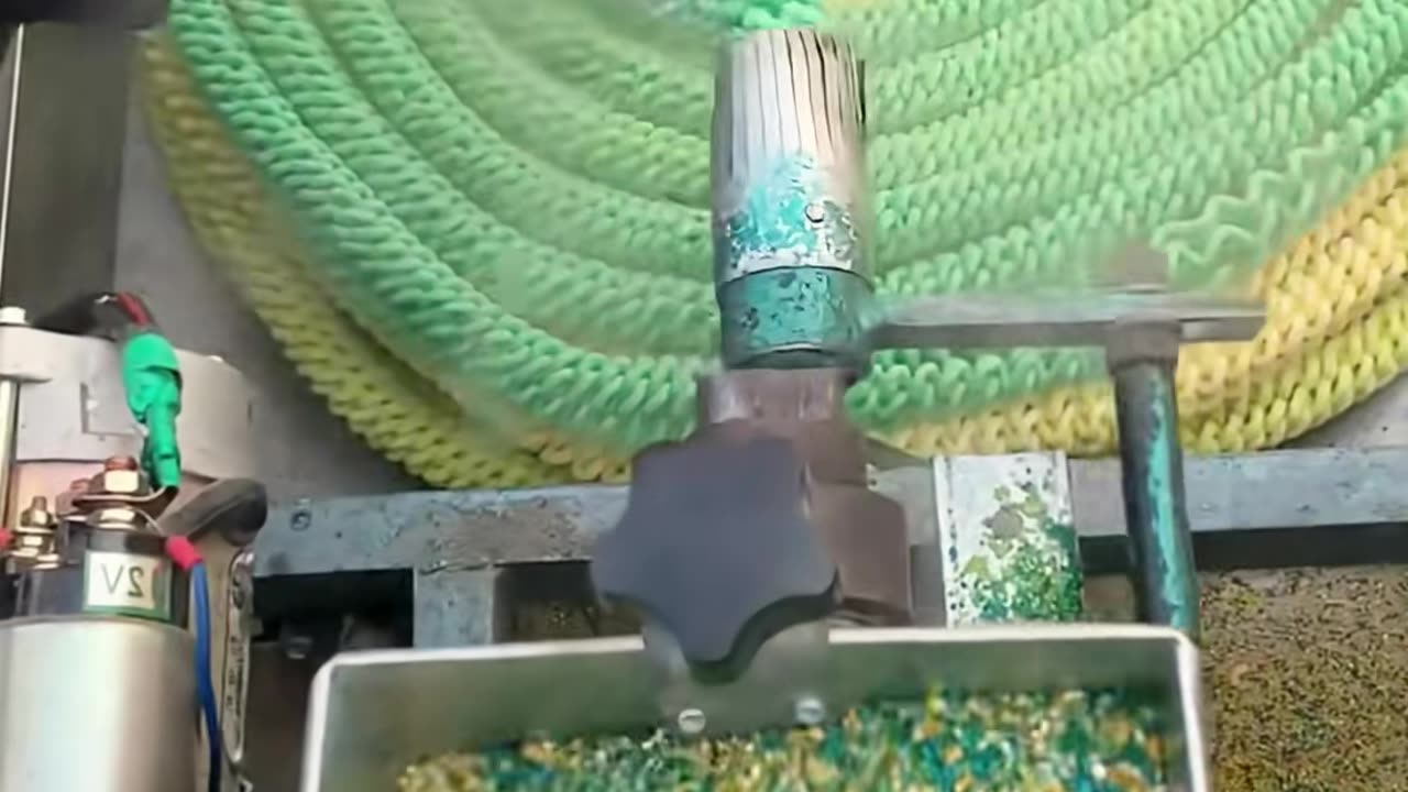 ✨👕 Fold a T-Shirt in 2 Seconds With This Genius Method! | LifeHacksDaily