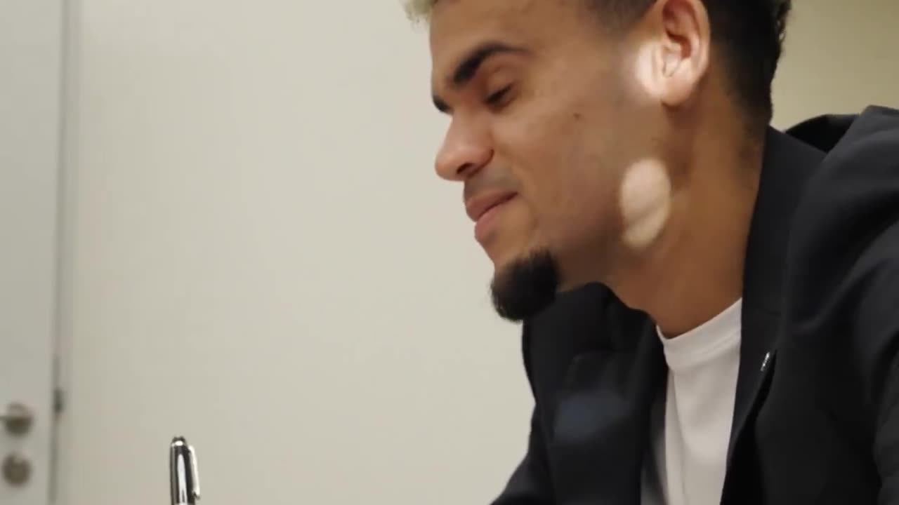 Luis Díaz' erster Tag beim FC Bayern 🔴🇨🇴