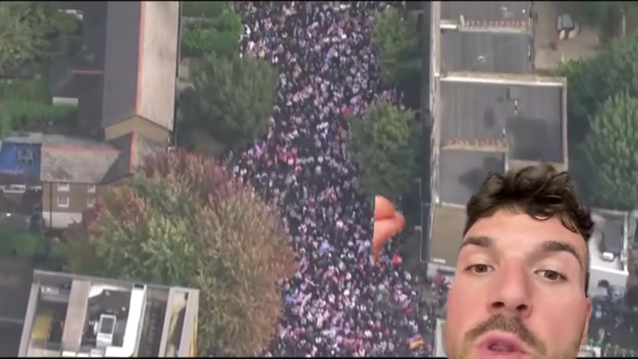 The amount of people protesting in london is crazy 😳🤯✅