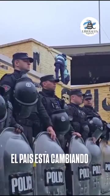 ARGENTINA STARTS TAKING DOWN MURALS OF CHE GUEVARA