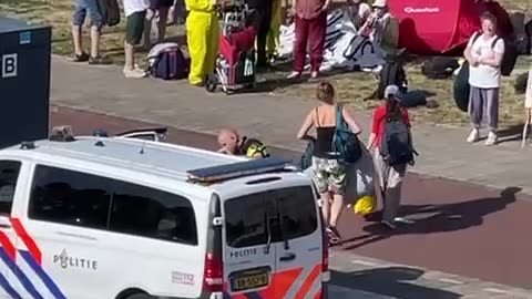 Extinction Rebellion 'Thuisbreng Service' door Politie