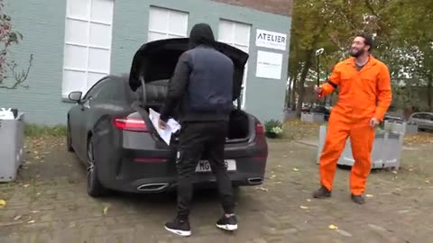 Jamal ben sadik op de vlucht, jachtseizoen jamal neemt ze zwaar te grazen🤣🤣🤣🤣🤣🤣🤣🤣🤣🤣🤣🤣