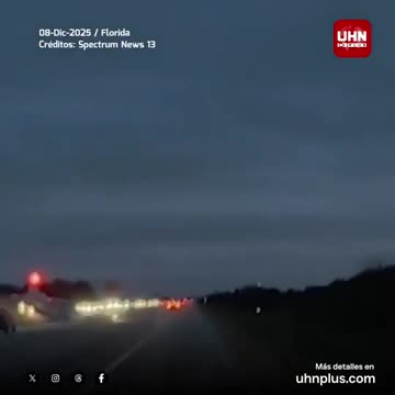 Impactante video: avioneta aterriza de emergencia en plena vía y choca un carro