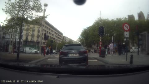 Fahrt aus dem Parkhaus in Brüssel - 19.04.2025