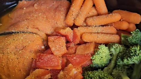 Slow Cooker Salmon and Veggies