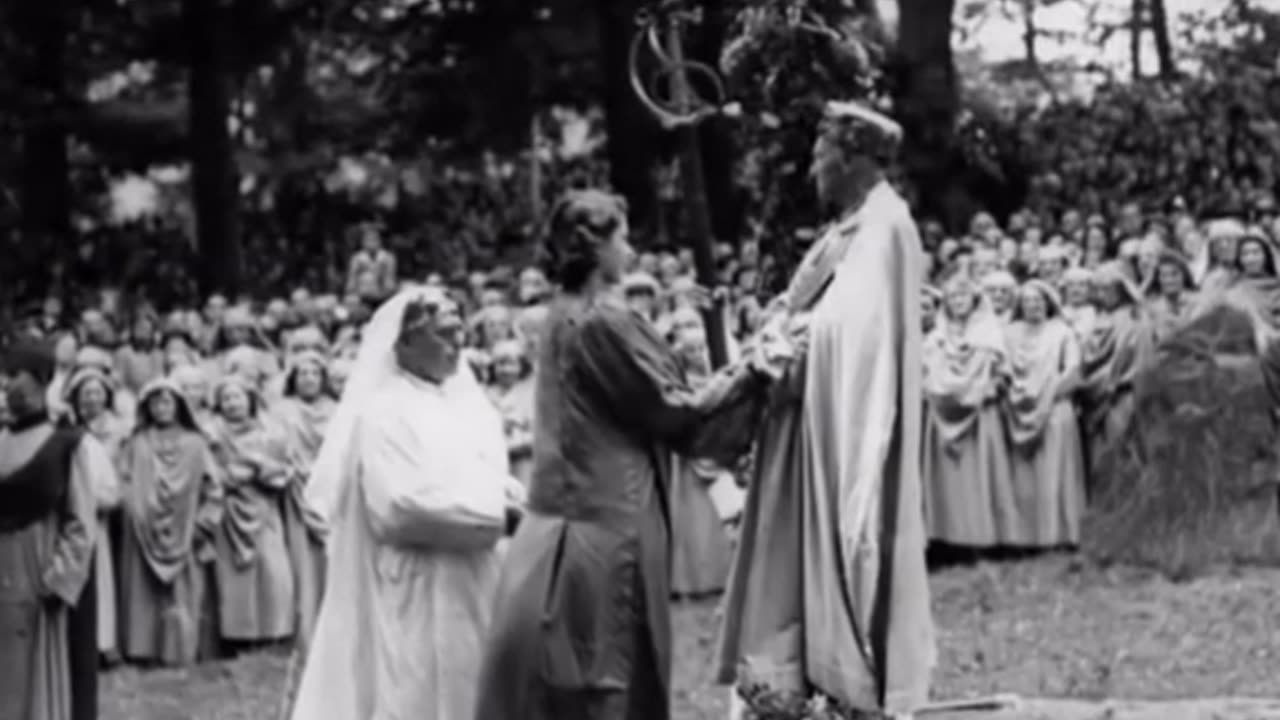 1946 Q. ELIZABETH DRUID CEREMONY