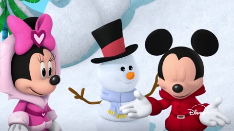 “¡Che, mirá cómo cobra vida ese muñeco de nieve con Mickey y los pibes!”