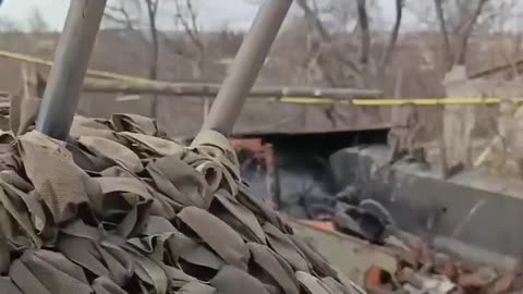 💥💀 The Russians are removing the destroyed equipment from the logistics road