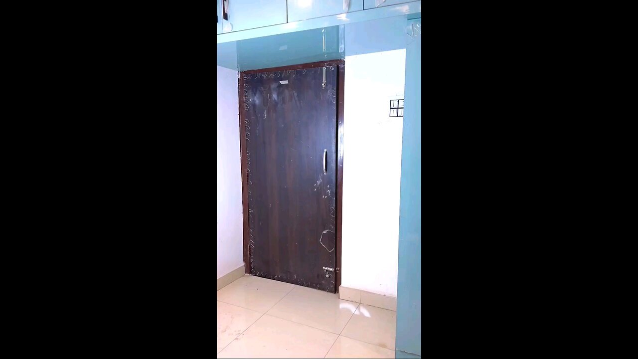 दरवाजे को क्या हो गया