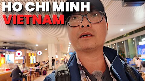 FIRST TIME in Ho Chi Minh City, Vietnam Airport Looking for Pho!