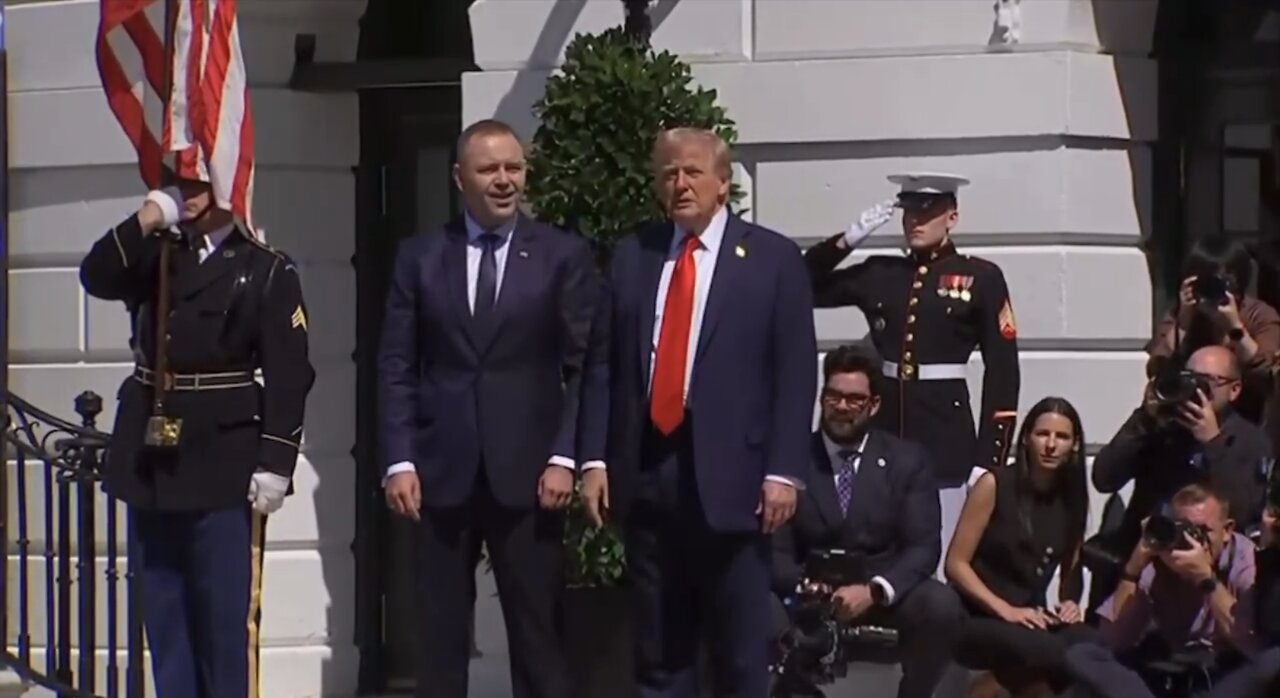 TRUMP❤️🇺🇸🥇🪽🕺🎊POLISH PRESIDENT🇵🇱🤝WATCH FIGHTER JETS🤍🇺🇸🏅🪽FLYOVER WHITE HOUSE💙🇺🇸🏅🪽🛩️🏛️⭐️