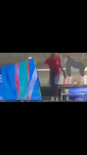 🦍 #Autism- Special Needs Kid Smashes #TV @Costco Parents Say He's In ＂#KingKong mode"🦍