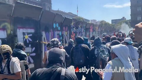 Fed-up Mexicans are storming the National Palace, calling President Sheinbaum