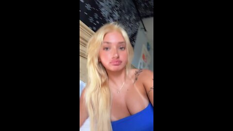 HOT BLONDE GIRL SEXY AND THICC V1