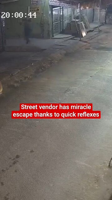 Faridabad vendor narrowly escapes as speeding car rams cart; police tracing driver. #Faridabad #japd