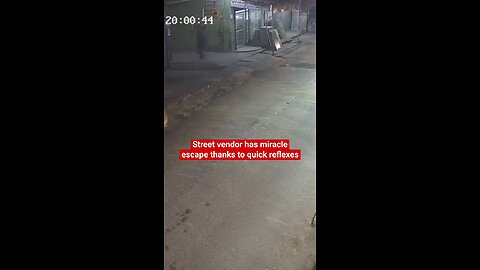 Faridabad vendor narrowly escapes as speeding car rams cart; police tracing driver. #Faridabad #japd