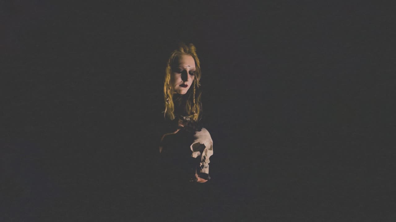 THE SUNSETS - Things Go Bump in the Night (OFFICIAL VISUALIZER)