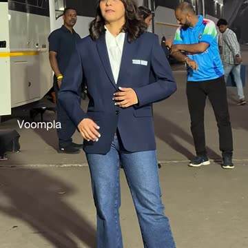 the indian women’s cricket team arrives on the sets of kbc