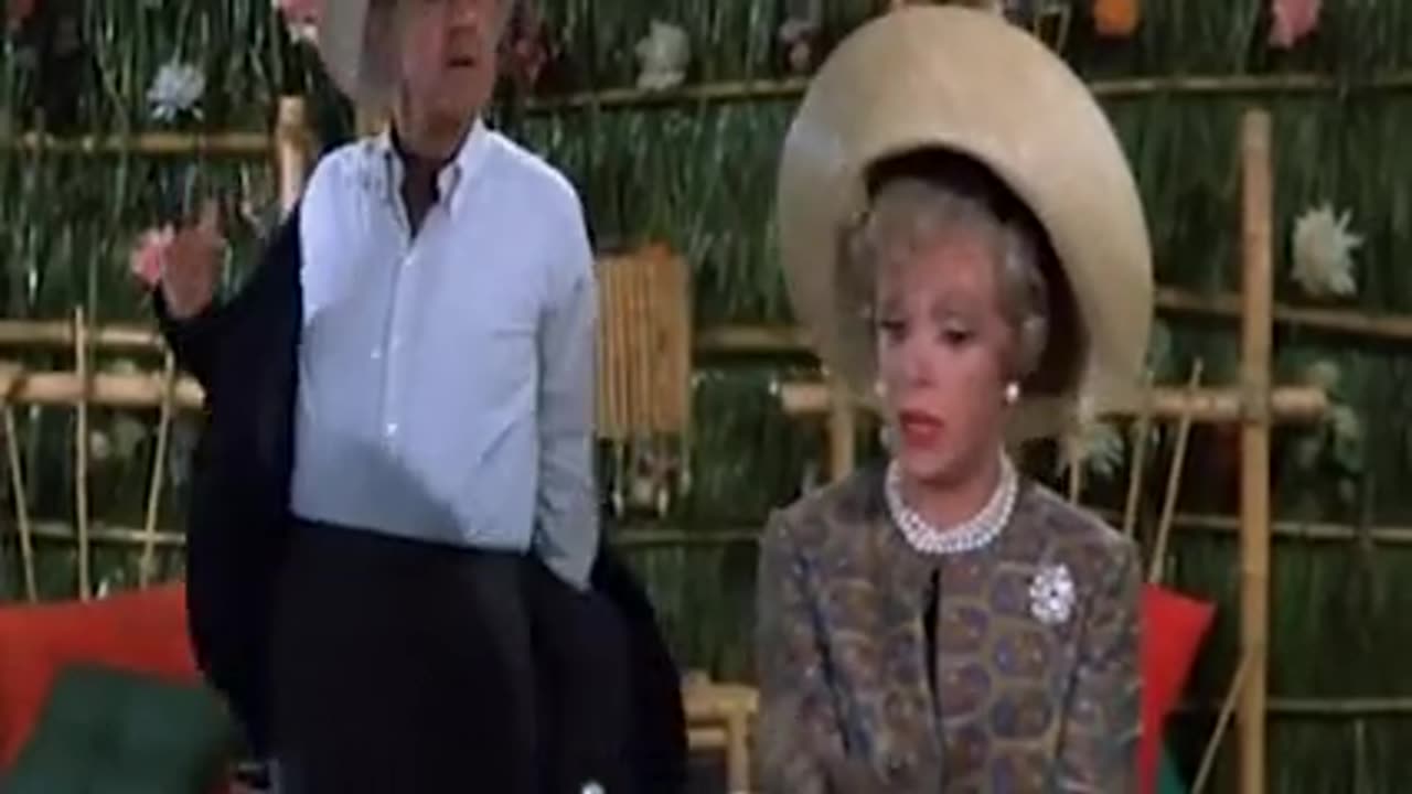 50 SMALL DETAILS YOU MISSED 🏝 IN GILLIGAN'S ISLAND