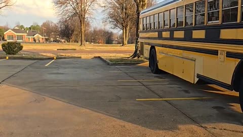 Broke Down #truckesvlogs #truckdriver #longhaultrucker #busconversion