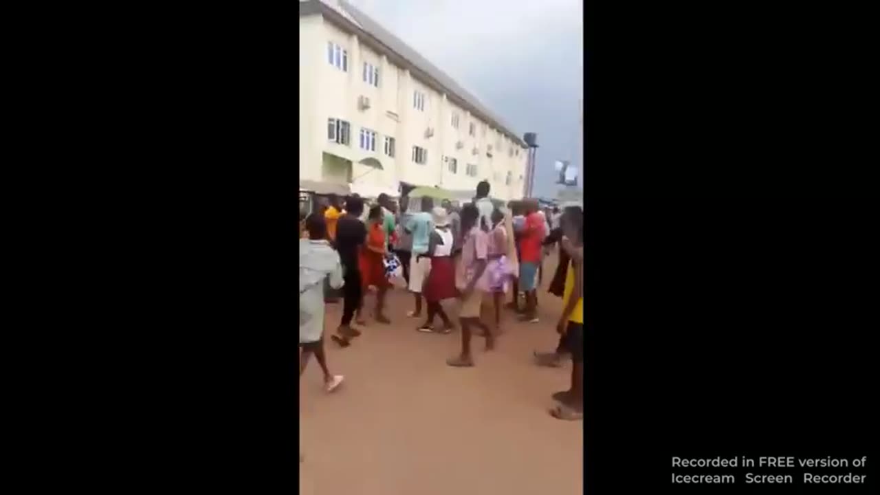 she boon tries to steal a niglet