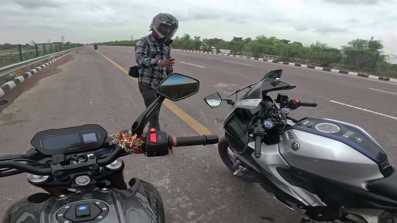 Pulsar NS400 Vs Yamaha R15M _ Drag Race _ Only R15 Can Do This😱