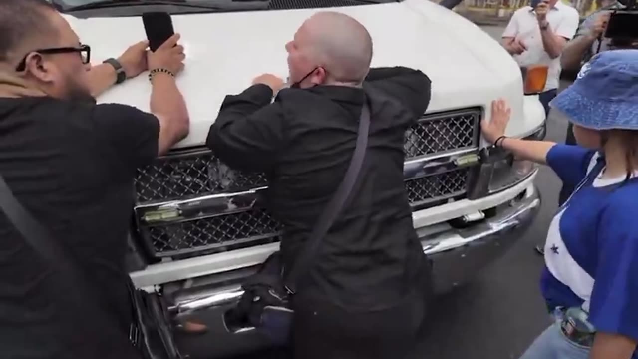 Crazy Protestor🤣😂🤣😂🤣