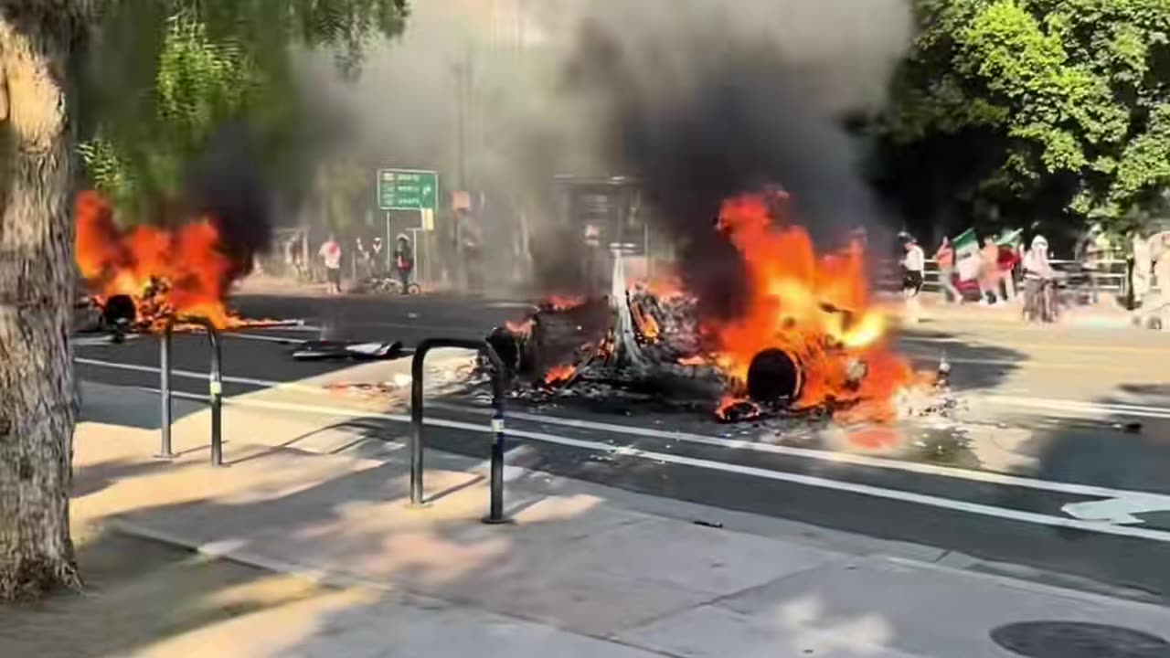 LA ICE Raids - Protestors Causing Destruction