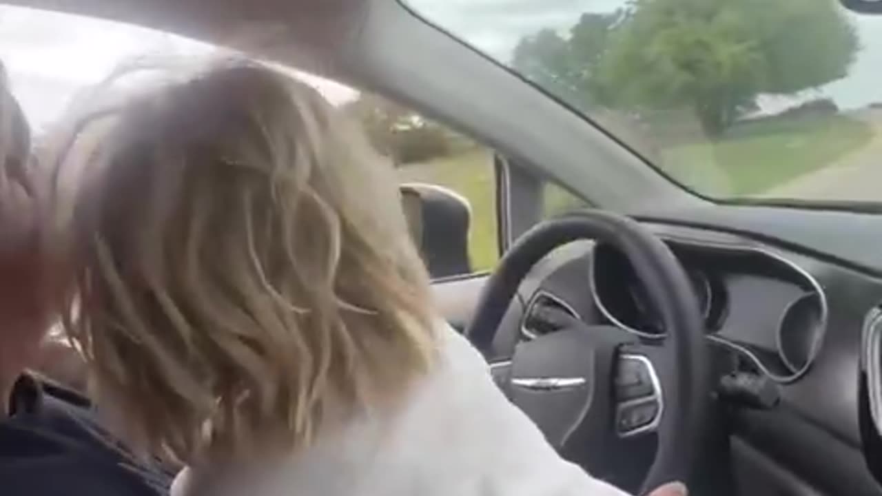 Boris Johnson kafshohet nga struci