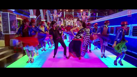 "Lungi Dance Chennai Express" New Video Feat. Honey Singh, Shahrukh Khan, Deepika