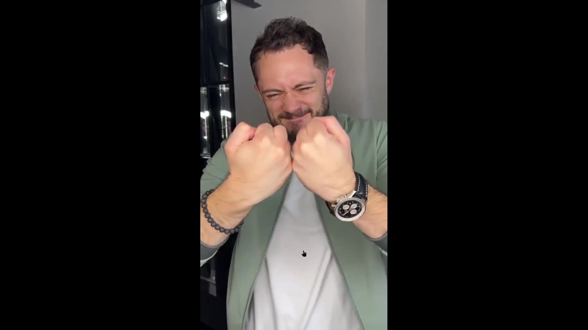 Magic trick anyone can do, impressed? 12 secs - perfect in 2-3 tries, kids love it