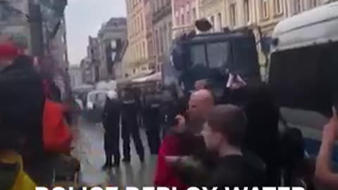 Watch： Police Use Water Cannon To Break Up Chelsea And Betis Fan Clashes Ahead Of Chelsea Win