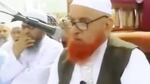 آدھا شرت میں نماز پڑھنے والے سن لین