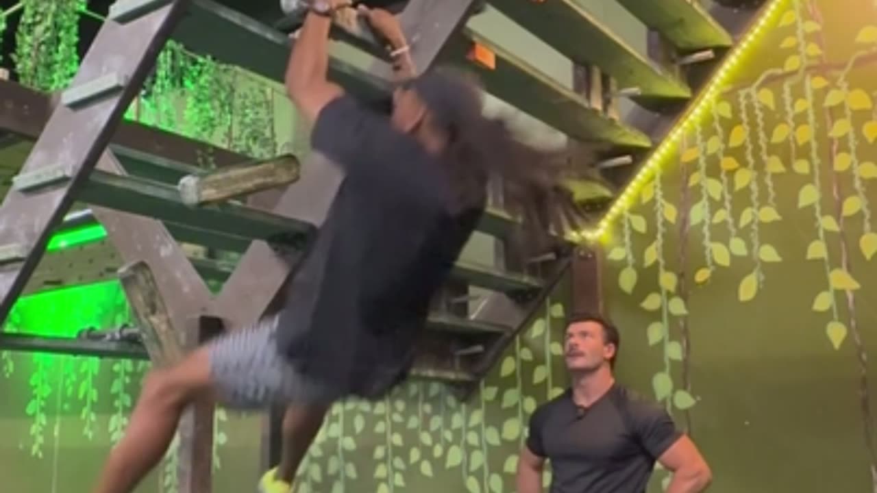 Guy Falls Hilariously While Attempting Ninja Warrior-style Workout Like His Friend Dat