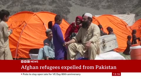 Pakistan Expels Tens of Thousands of Afghans Amid Crackdown on Illegal Migration