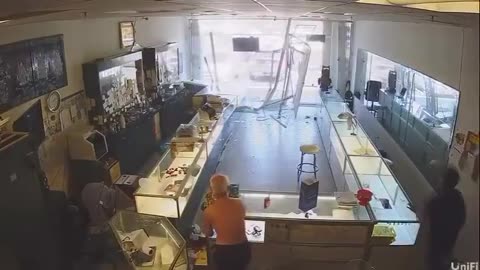 Kim Hung Jewelry in San Jose gets robbed by thugs