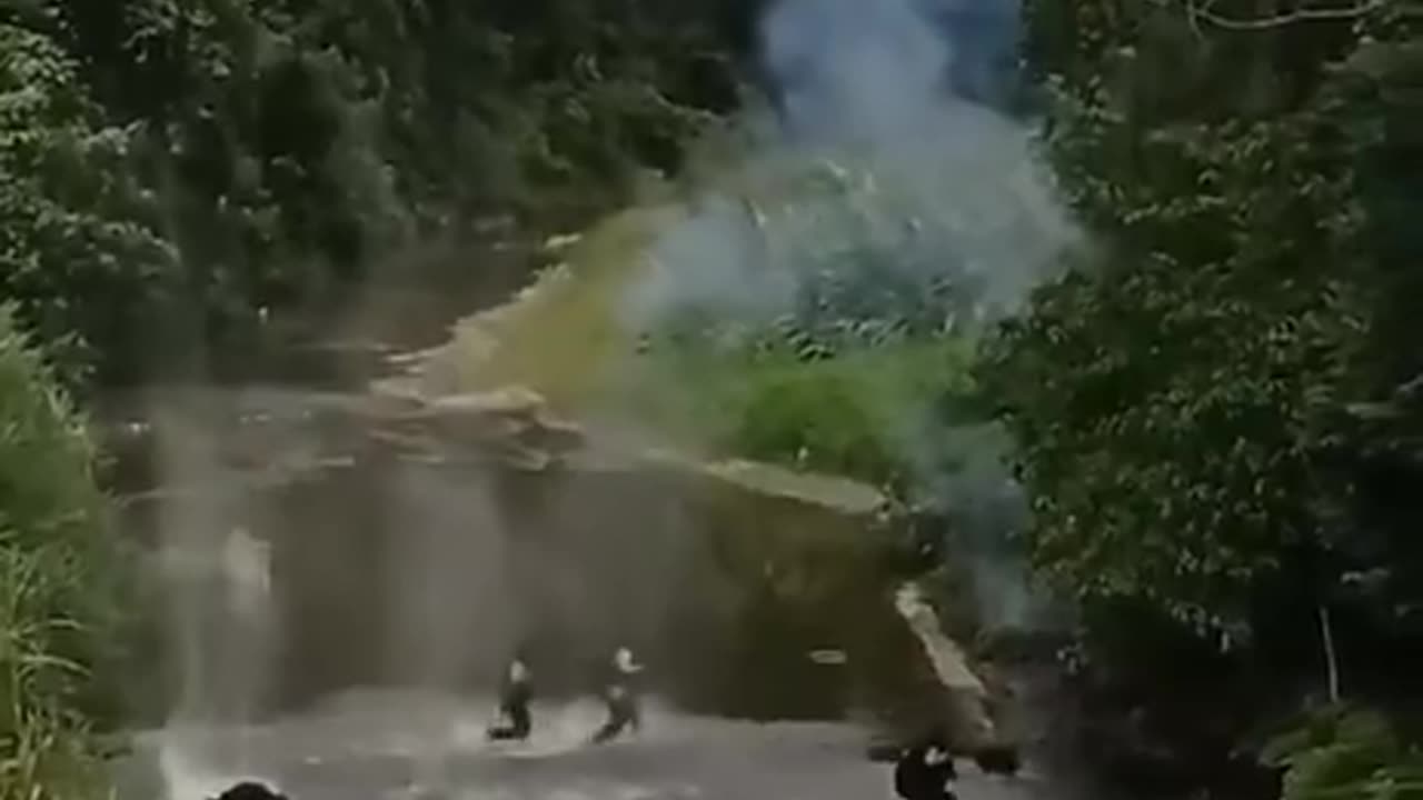 Indonesian soldiers undergo realistic combat training with live ammunition (Dopper training).