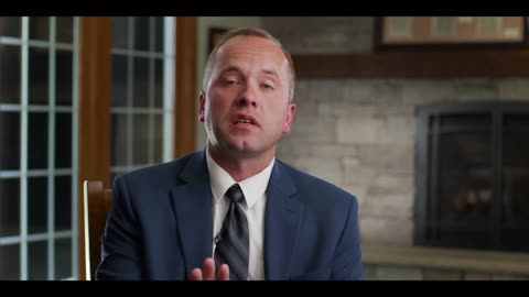 Watch Alex Jones Warn You About The New World Order Years Ago in These Vintage Films