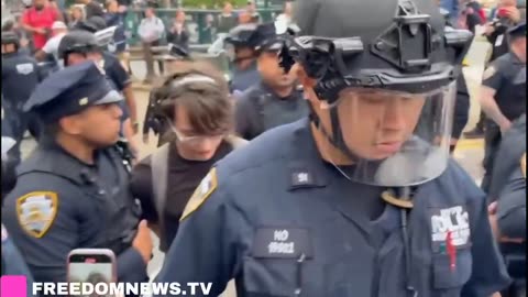 Arrests are being made outside of the federal plaza NYC where ICE protesters are turning violent