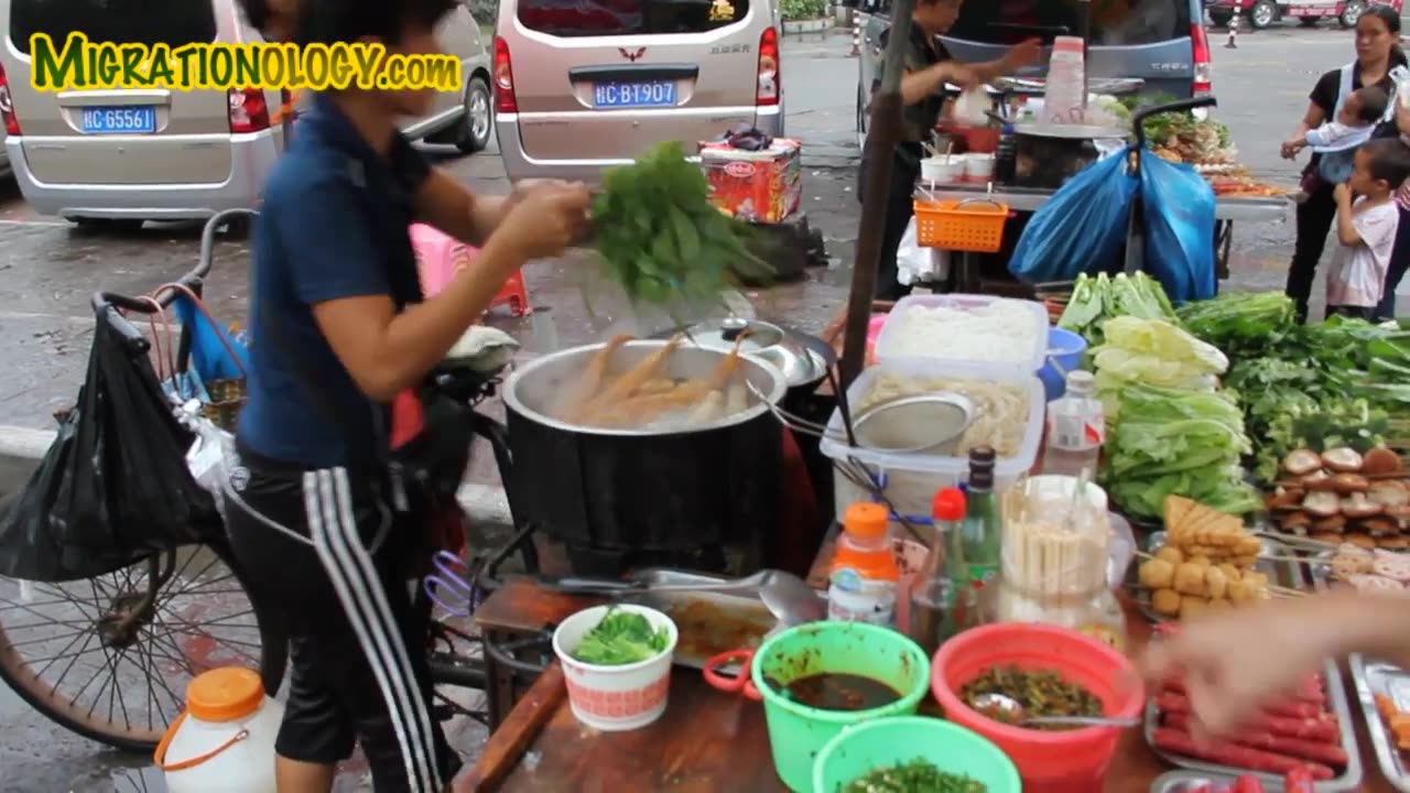Chinese Street Food Vendor - Tasty Spicy Hot Pot!