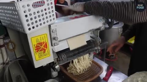 “This Place Gets EVEN Crazier in Winter! | Market-Style Korean Kalguksu Noodles