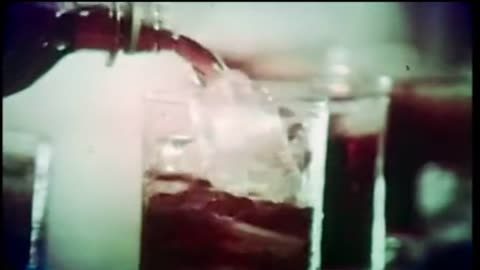 Pepsi Cola - Presenta su envase de plástico de 2 litros - Vieja publicidad