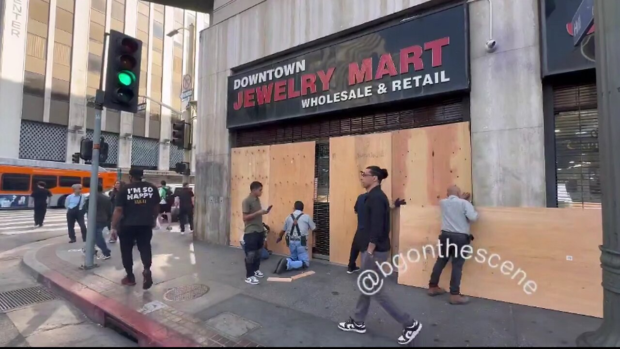Businesses boarding up in LA. more violent protests are scheduled for this weekend