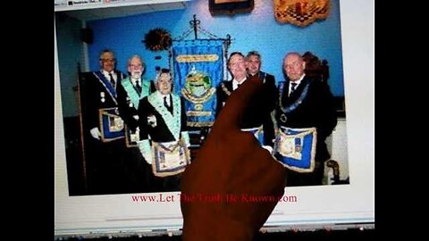 is this David Icke Pictured With 'The Brotherhood' at a Masonic Lodge (2010)