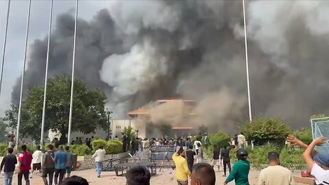 🇳🇵Zoomers in Nepal set fire to the residence of the country's president