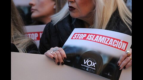 Concentración "Stop Islamización" organizada por VOX ante el Ayuntamiento de Terrassa (Barcelona)