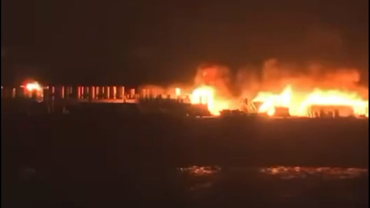 横浜みなとみらい 花火 台船 火事 事故 中止 瞬間! 「みなとみらいスマートフェスティバル」 2025年8月4日