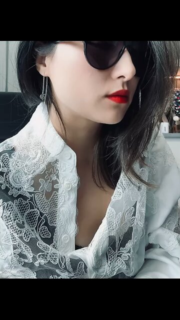 很有灵动感的一副G耳环吊饰， 你们爱了吗？ 🥰🥰🥰 大家别忘了看直播哦 🥰🥰🥰