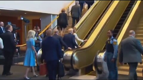UN Escalator Stops Working As President Trump And First Lady Step On